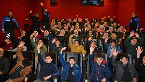 EMNİYET MENSUPLARI 200 ÇOCUĞU SİNEMAYA GÖTÜRDÜ