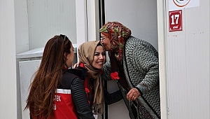 76 YAŞINDAKİ NACİYE GÜNEY'İN KADINLAR GÜNÜNÜ KUTLADIRLAR