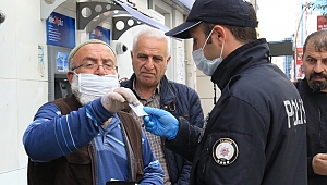 EKİPLER YAŞLILARI EVLERİNE BIRAKIYORLAR