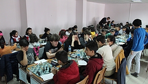 ELAZIĞ'DA 330 SPORCUNUN KATILDIĞI SATRANÇ TURNUVASI BAŞLADI