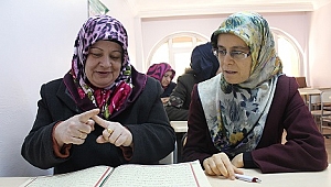 İŞİTME DİLİYLE KURAN ÖĞRENİYORLAR