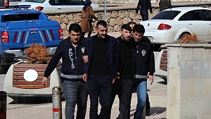 KADINI BIÇAKLAYAN ŞÜPHELİ YAKALANDI