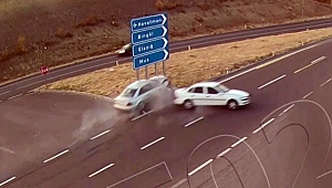 KAVŞAKLARDA SÜRÜCÜ HATALARI KAZALARA SEBEP OLDU