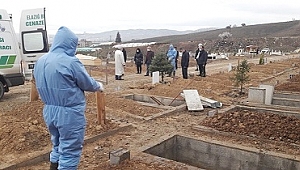 KORONA VİRÜSÜNDEN HAYATINI KAYBEDEN VATANDAŞ TOPRAĞA VERİLDİ