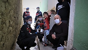 Ağabeyi istedi, Jandarma küçük Eymen'e sürpriz doğum günü yaptı