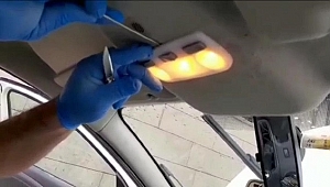 Aracın iç lambasında 1 kg esrar ele geçirildi