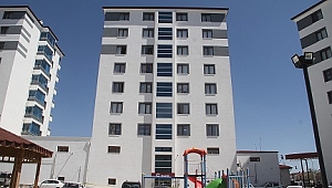 Elazığ'da 7 katlı apartman karantinaya alındı