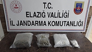 Otomobil kapısına zulalanmış esrar ele geçirildi