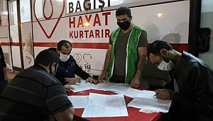 Afganlı ve Suriyeli vatandaşlardan kan bağışı
