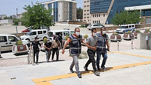 Depremzedelerin binalarından hırsızlık yapan şüpheliler yakalandı