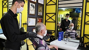 İzin çıkınca müşterilerini tıraş etti 