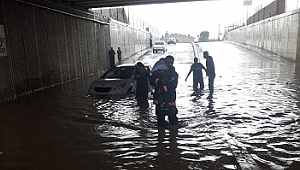 Mahsur kalanlar sırtta taşındı