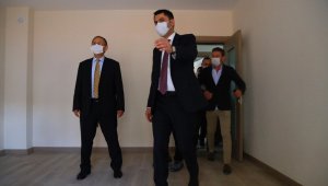 Bakan Kurum Elazığ'da, yapımı süren deprem konutlarını inceledi