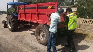 Elazığ'da kazalara karşı önlem, römorklara reflektör takıldı