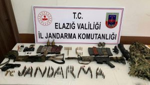Etkisiz hale getirilen 2 teröristten, silah ve bombaların yanı sıra gizlenme kamuflajı ele geçirildi