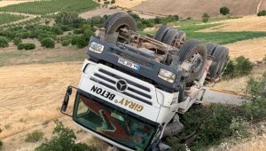Elazığ'da beton mikseri devrildi: 1 yaralı