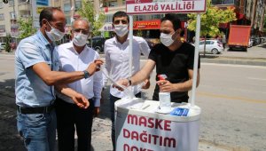 Elazığ'da vatandaşa maske hizmeti