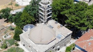 Minare restorasyonu leylekler için durduruldu