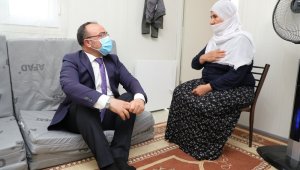 Vali Yırık, kapı kapı gezip gönüllere dokunuyor