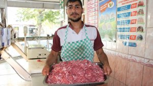 Elazığ'da kasapların kıyma mesaisi