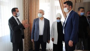 Bakan Kurum, Elazığ'da deprem konutlarını inceledi