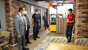 Elazığ'da Covid-19 denetiminde halk bilinçlendirilmeye çalışılıyor