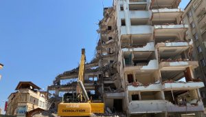 Elazığ'da yıkım çalışmaları sürüyor
