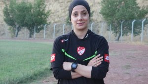 Elazığ'ın tek kadın hakemi maçlara hazırlanıyor