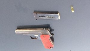 Şüpheli şahıstan, ruhsatsız tabanca ele geçirildi