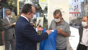 Vali, engelli şahsın tüm maskelerini satın aldı
