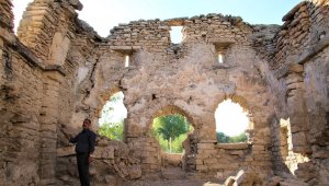 Bir dönem cami ve hastane olarak kullanılmış tam bin 200 yıllık