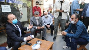 Elazığ Valisi, iş talebinde bulunan genç adama sigarayı bıraktırdı