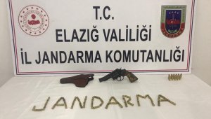 Elazığ'da bir şahıs, 38 kalibrelik tabanca ile yakalandı