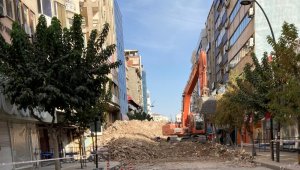 Elazığ'da Gazi Caddesi,yıkım çalışması nedeniyle kısmen kapatıldı