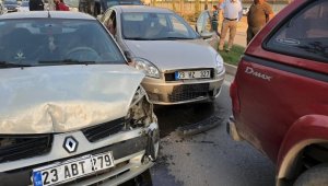 Elazığ'da zincirleme kaza, 5 araç birbirine girdi