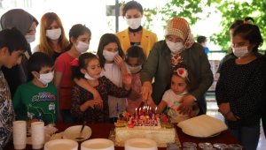 Vali Yırık'ın eşi Ayşe Yırık, çocuklarla bir araya geldi