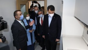 Bakan Kurum, deprem konutlarını inceledi
