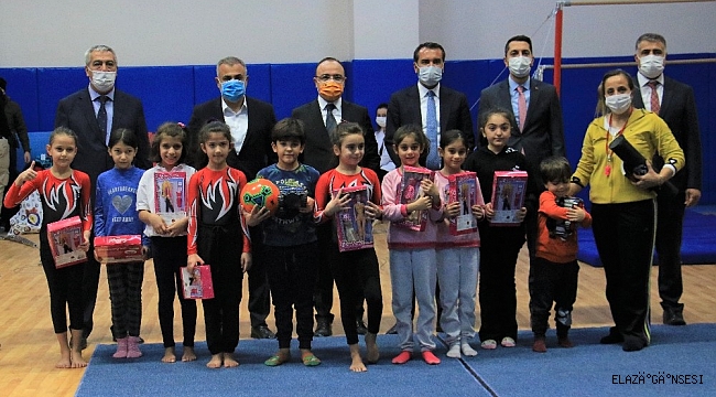 Elazığ protokolü biten ve yapımı süren spor tesislerini inceledi