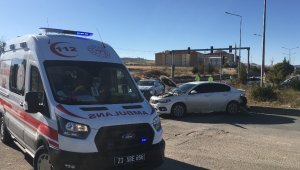Elazığ'da otomobiller çarpıştı:1 yaralı