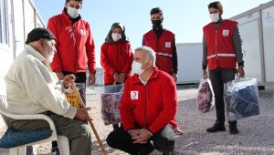 Elazığlı depremzedelere kış öncesi Kızılay'dan battaniye desteği