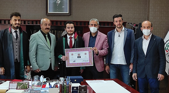 Emre, Avukatlık belgesini aldı
