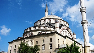 Ödenek yetersizliğinden Camii ibadete açılamıyor