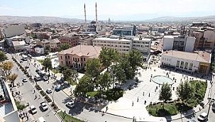 Üç ana cadde ile meydanlarda sigara içme yasağı geldi