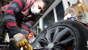 Yağışlar geldi, oto lastikçilerde yoğunluk başladı