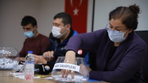 Elazığ'da 341 depremzede daha çekilen kurayla evlerine kavuştu