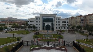 Elazığ'da Covid-19 tedbiri: Caddelere kısıtlama, evlere uyarı etiketi