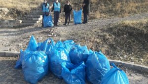 Elazığ'ın Palu ilçesinde çevre temizliği