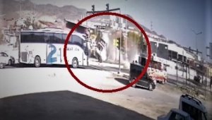 Kazada, ambulansın takla atma anı kameraya yansıdı