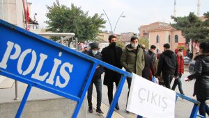 Toplumda maske kullanımı yüzde yüz, sosyal mesafe evlere şenlik