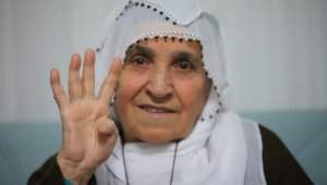 Cumhurbaşkanı Erdoğan'a sevgisiyle dikkat çeken Rabia nine, o anları anlattı